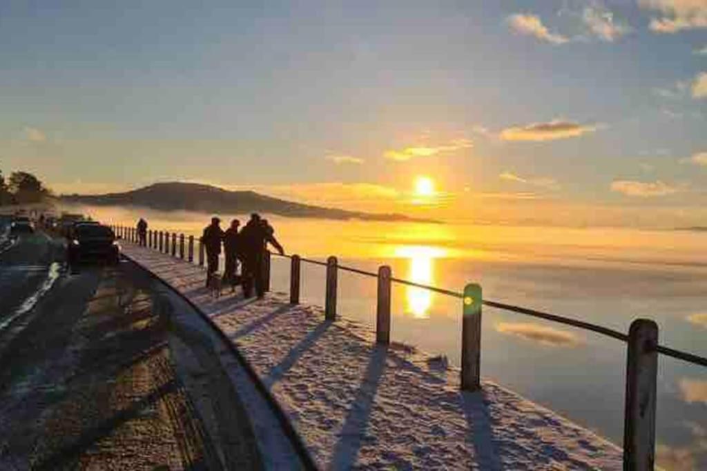 Watersedge Retreat, Views, Sunsets, Dogs Welcome Sandside  외부 사진