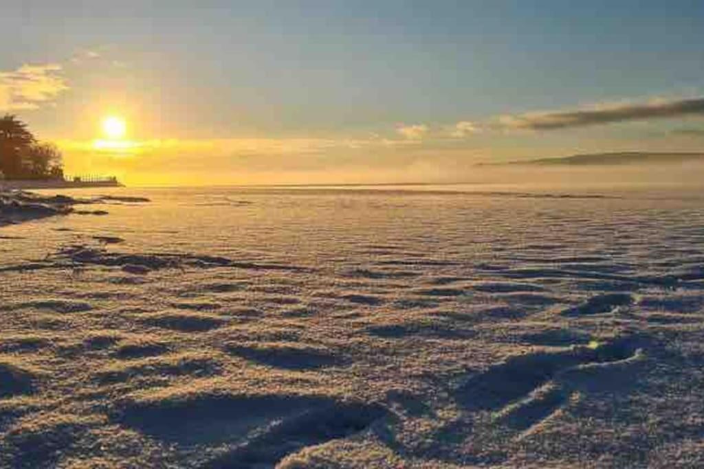 Watersedge Retreat, Views, Sunsets, Dogs Welcome Sandside  외부 사진